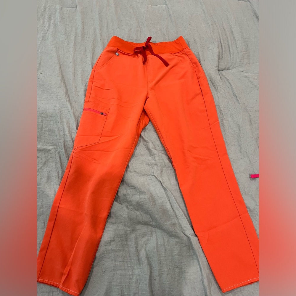 FIGS straight leg scrub pants! High waisted, great condition!